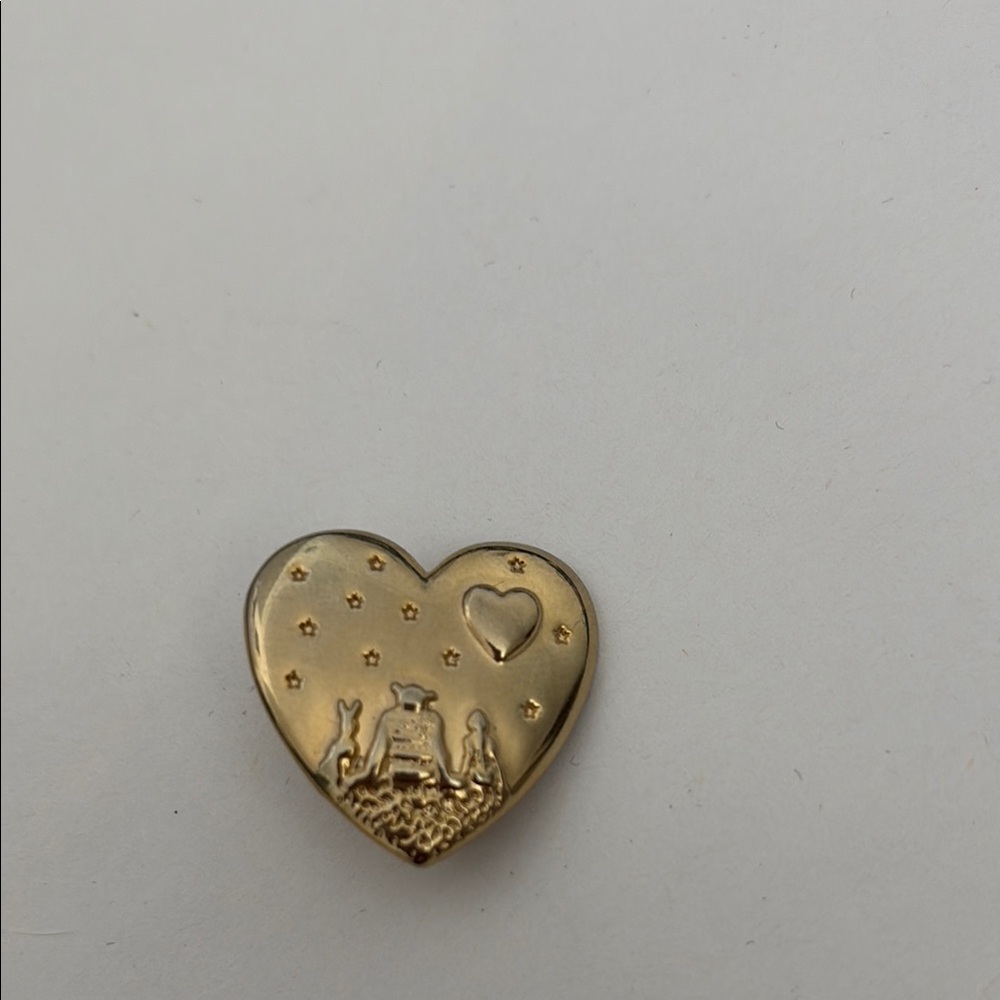 Charming Gold Heart Brooch